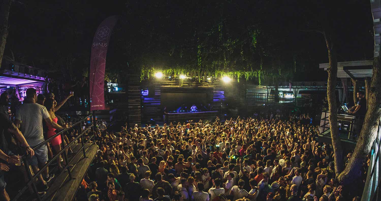 crowd at kalypso club zrce beach