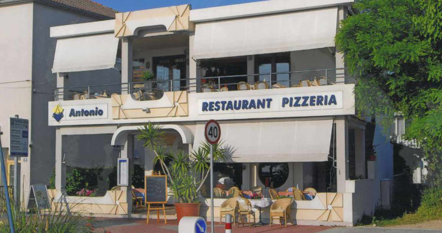 outside view of antonio's pizza restaurant in novalja