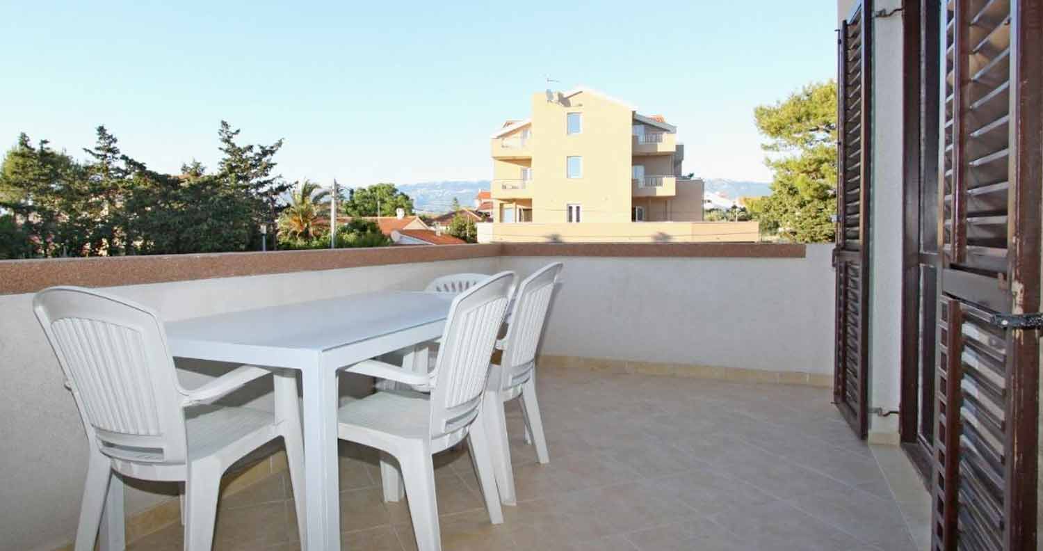 best cheap apartment novalja