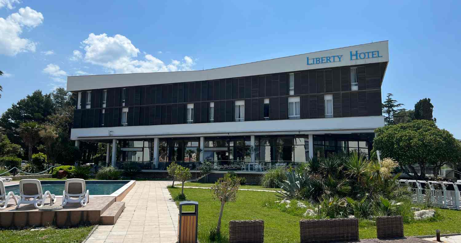 liberty hotel novalja