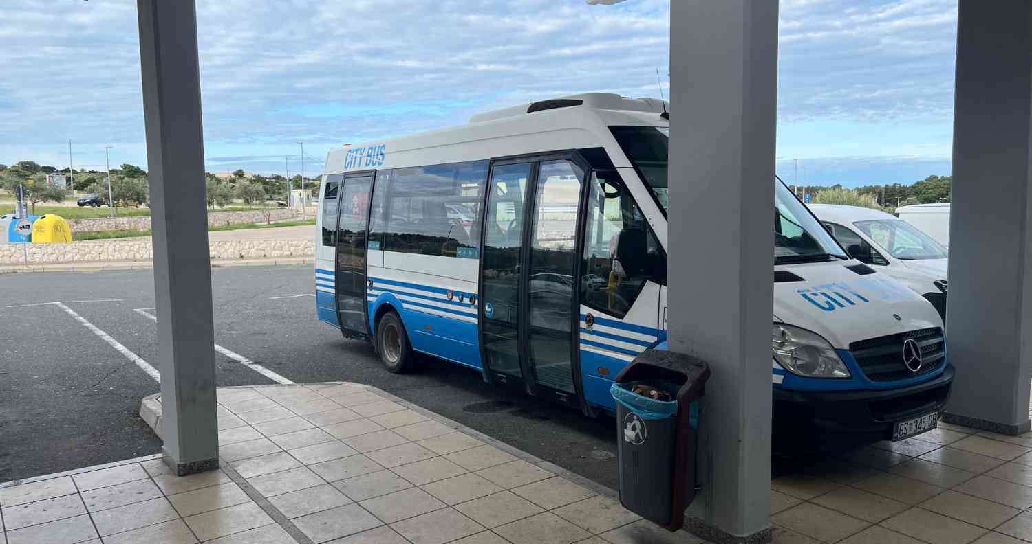 novalja bus station